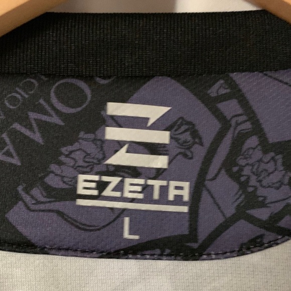 Pair of Roma 8 soccer jerseys - Picture 3 of 4